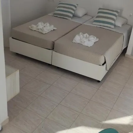Nikos Studios Livadia  Room photo
