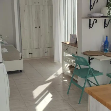 Nikos Studios Livadia  Room photo